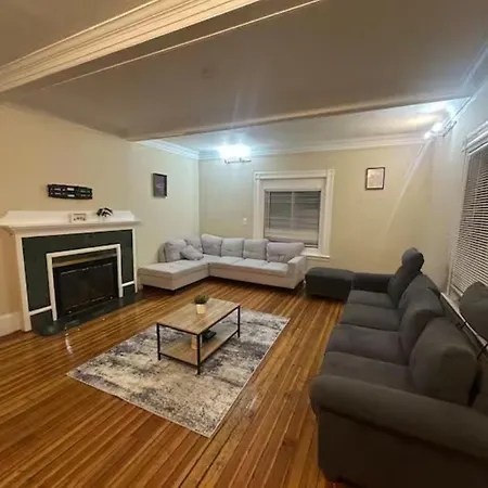 -no65- Fancy In A House - Steps To College & Line At Brighton Homestay *