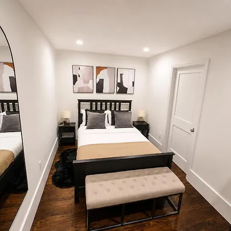 Holiday home New 4-bedroom, 5 Bed, 2.5bath Near Downtown Boston