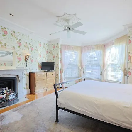 Brownstone Stay, Includes Parking * Boston