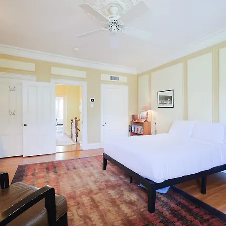 Holiday home Brownstone Stay, Includes Parking