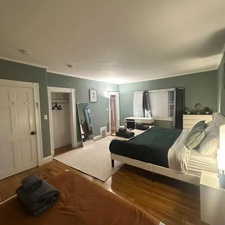 -no66- Fancy In A House - 2 Beds - Steps To College & Line At Brighton *