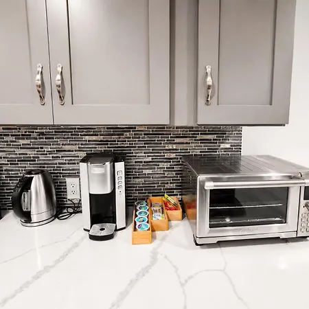 New 4-bedroom, 5 Bed, 2.5bath Near Downtown