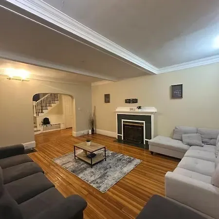 -no67- Fancy In A House - Steps To College & Line At Brighton Homestay