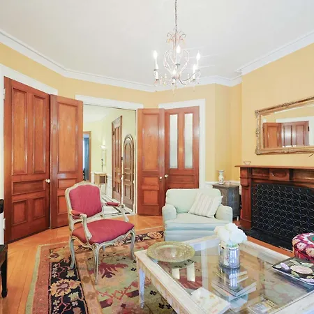 Brownstone Stay, Includes Parking *