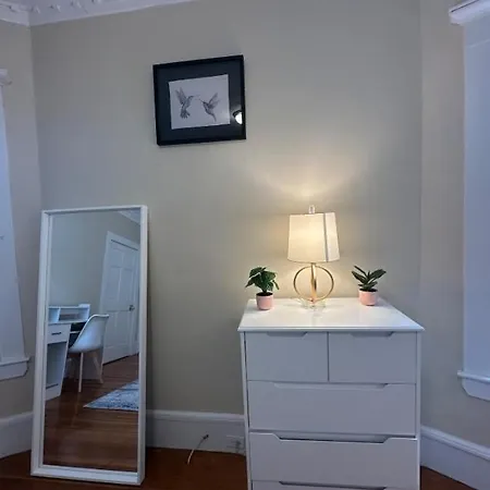 Homestay -no65- Fancy In A House - Steps To College & Line At Brighton Boston
