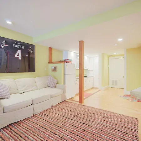 Brownstone Stay, Includes Parking Holiday home *