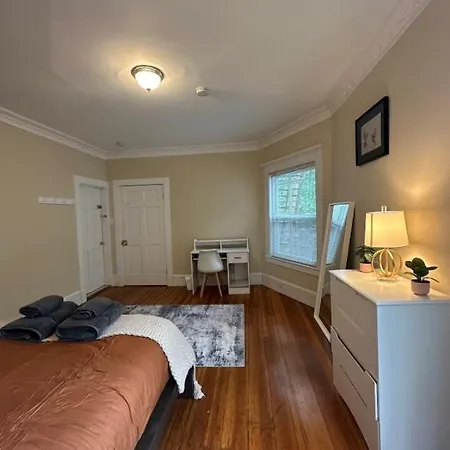 -no65- Fancy In A House - Steps To College & Line At Brighton Homestay *