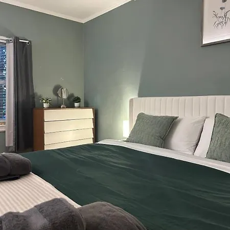 -no66- Fancy In A House - 2 Beds - Steps To College & Line At Brighton Guest house Boston