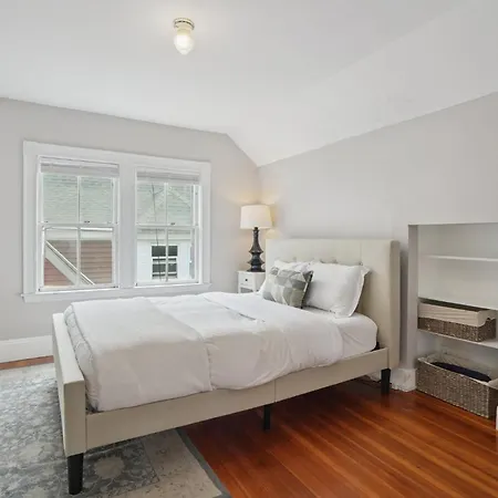 Holiday home Contemporary Duplex Near The T Boston