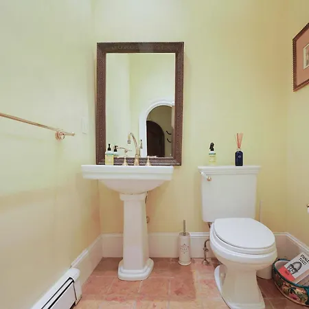 Brownstone Stay, Includes Parking Boston