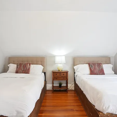 Holiday home Contemporary Duplex Near The T Boston