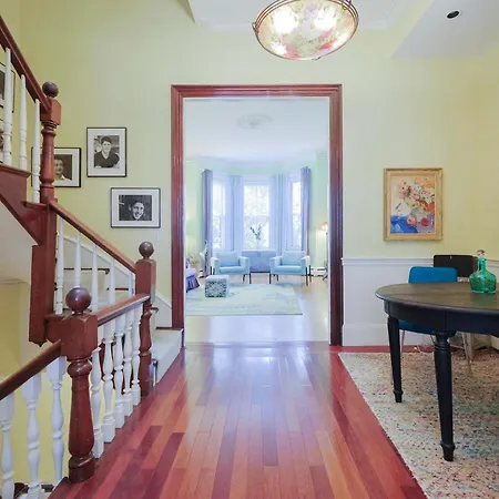 Brownstone Stay, Includes Parking *