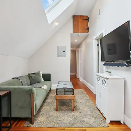 Holiday home Contemporary Duplex Near The T Boston