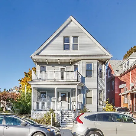 Holiday home Contemporary Duplex Near The T Boston