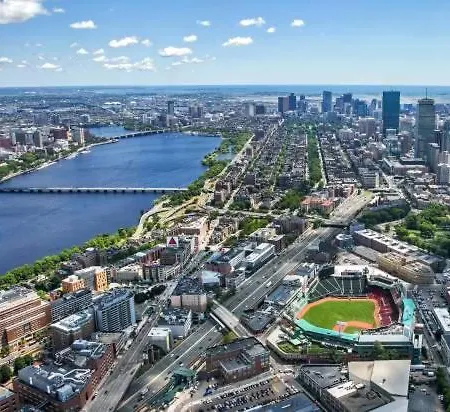 Fenway Near Redsox Line W Gym Boston