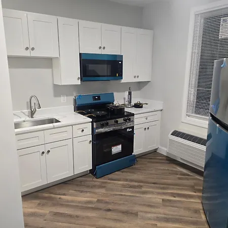 Apartment Warren Clifford *