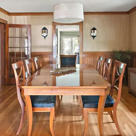 Walk To T, Jamaica Pond, Dining & Whole Foods Apartment