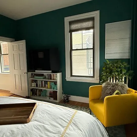 Charlestown With Private Patio Apartment