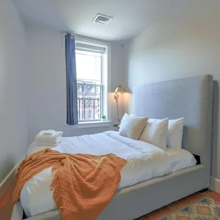 Back Bay Gem 1br On Newbury Street Apartment Boston