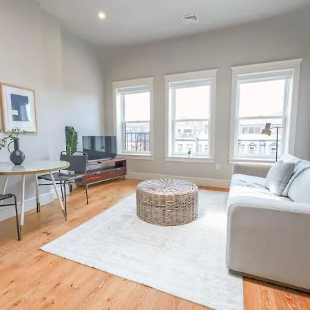 Apartment Light-filled Back Bay 1 Bedroom