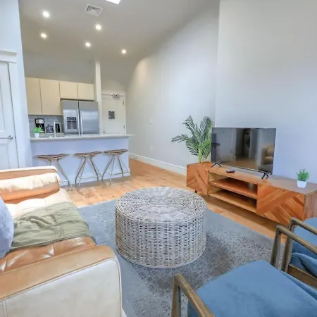 Unbeatable Location Newbury Street 1br