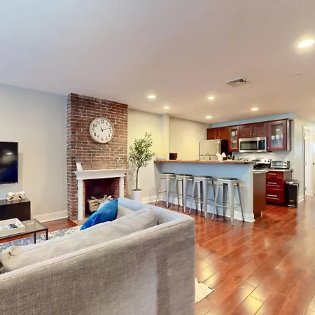Spacious 1b In Faneuil Hallquincy Market Apartment Boston