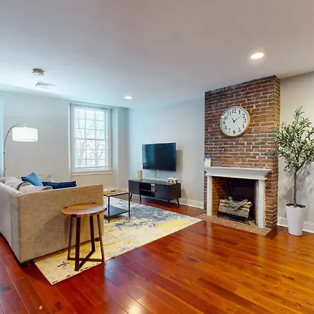 Spacious 1b In Faneuil Hallquincy Market Apartment Boston