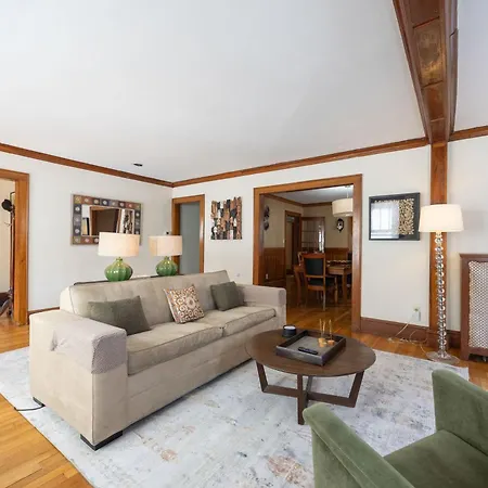 Walk To T, Jamaica Pond, Dining & Whole Foods * Boston