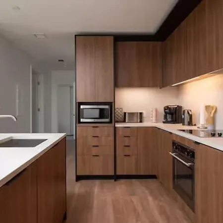 Apartment 2br Pool Views Near Public Garden *