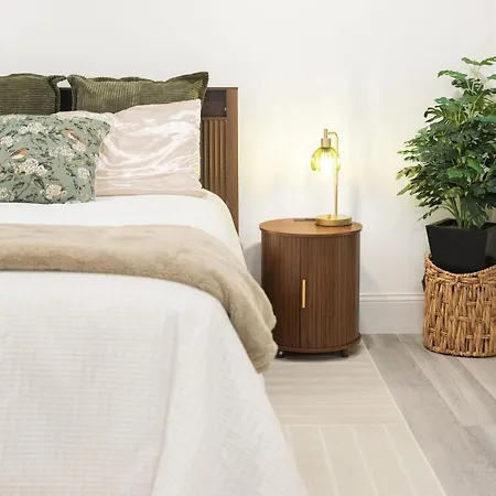 Private Own Entry Parking 7 Min To Train Apartment *