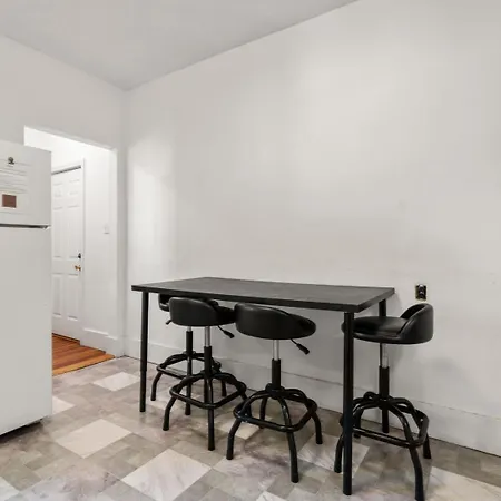 Apartment Near Cleveland Circle *