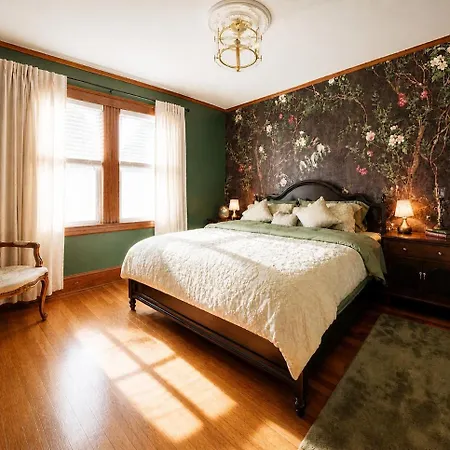 Charming 3br Garage Ev, Pool Table Boston