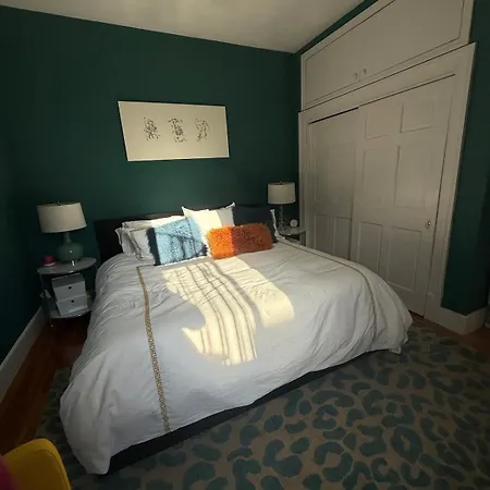 Charlestown With Private Patio Apartment