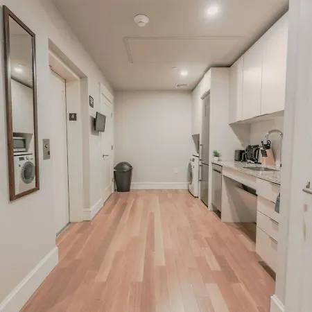 Bright Newbury Street 1 Bedroom Apartment