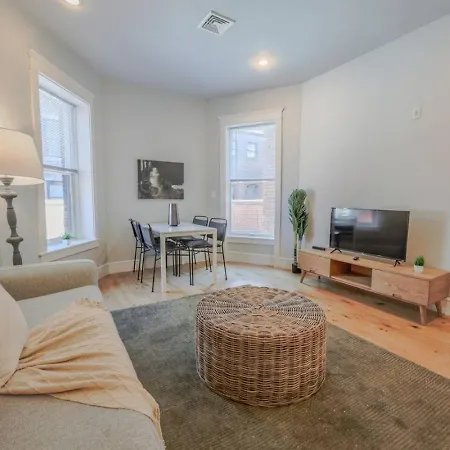 Sun-filled 1br Steps From Public Garden Apartment