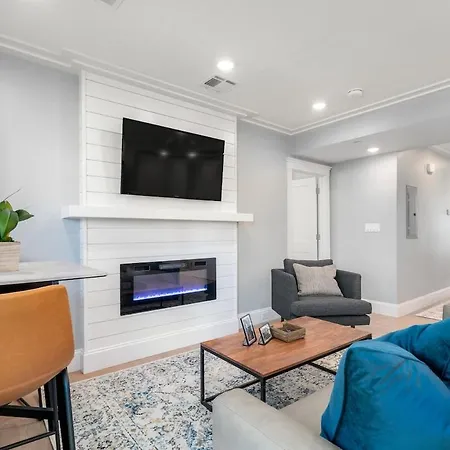 Apartment New 3 Bedroom, 2 Bath Unit, Meadow View!