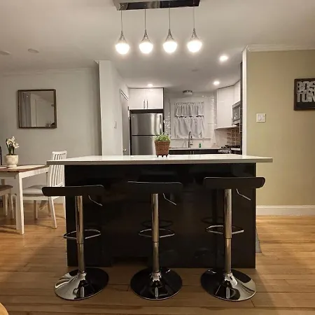 Apartment Modern 3 Bedroom With Parking In