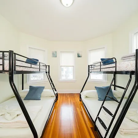 Inviting 4br - Kid Friendly - Near I-95 & Free Parking 90-2 *