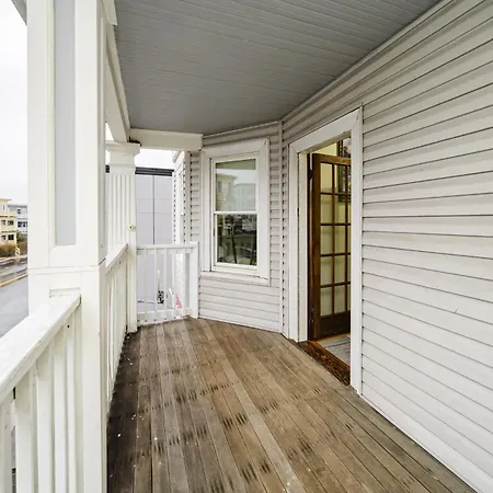 Inviting 4br - Kid Friendly - Near I-95 & Free Parking 90-2 Apartment