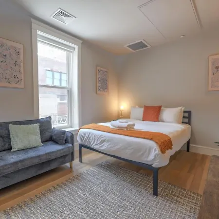 Stunning On Newbury St Apartment *
