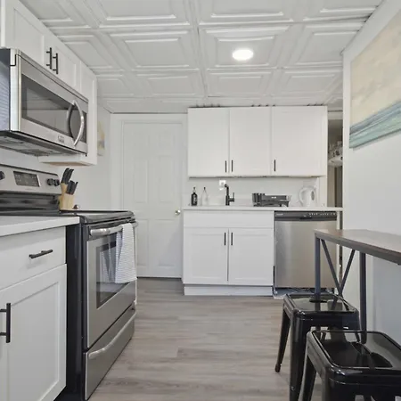 2br Near Airport Public Transit To Downtown Apartment Boston