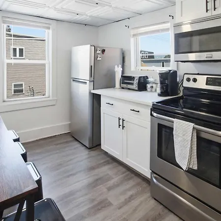 2br Near Airport Public Transit To Downtown