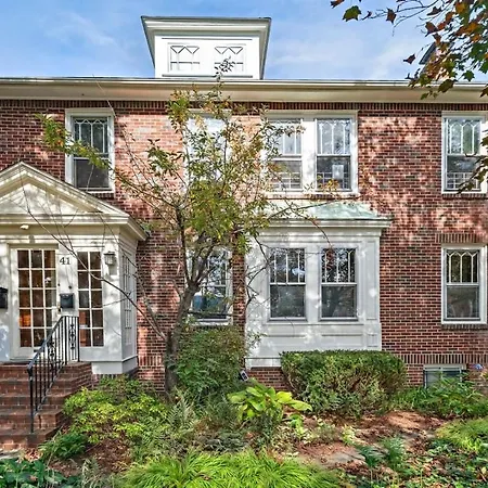 Walk To T, Jamaica Pond, Dining & Whole Foods Apartment