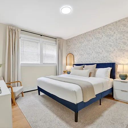 Spacious 5 Bedroom Near Train & Parking *