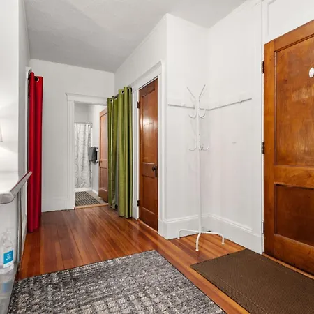 Apartment Near Line & Bc