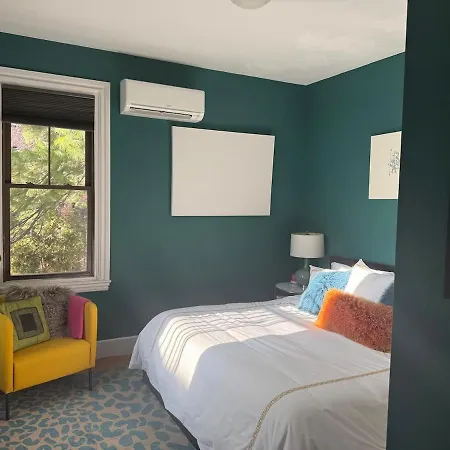 Charlestown With Private Patio Apartment