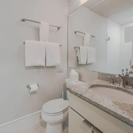 Unbeatable Location Newbury Street 1br Apartment *