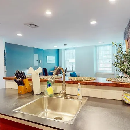 Spacious 1b In Faneuil Hallquincy Market