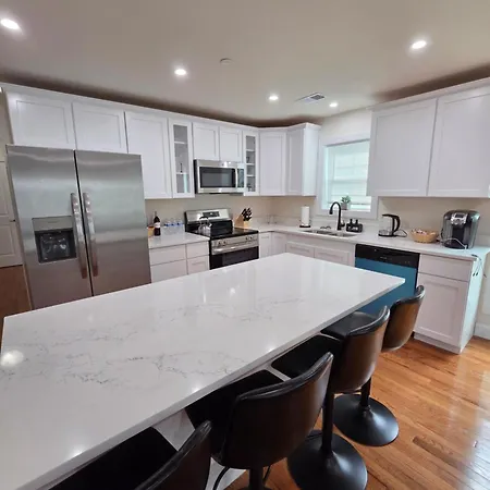 Apartment A New 3 Bedroom 4 Beds 2 Bath, 1 *