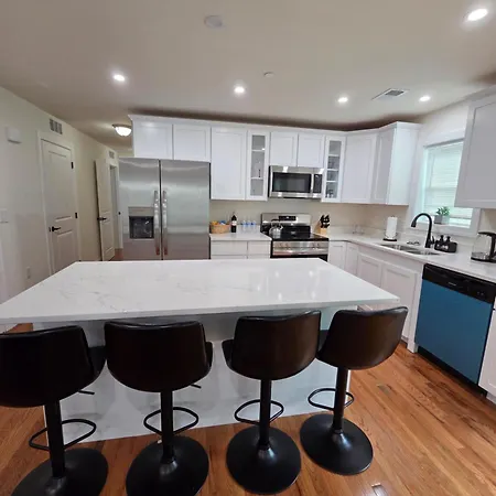 Apartment A New 3 Bedroom 4 Beds 2 Bath, 1 *
